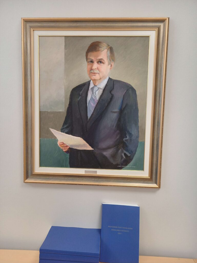 Professori Pertti Vakkilaisen tuontanto yhtiin kansiin